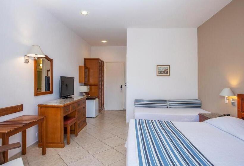 غرفة قياسية ثلاثية مطلة علي حمام السباحة, Mercedes