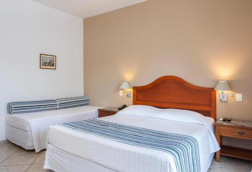 غرفة قياسية ثلاثية مطلة علي حمام السباحة, Mercedes