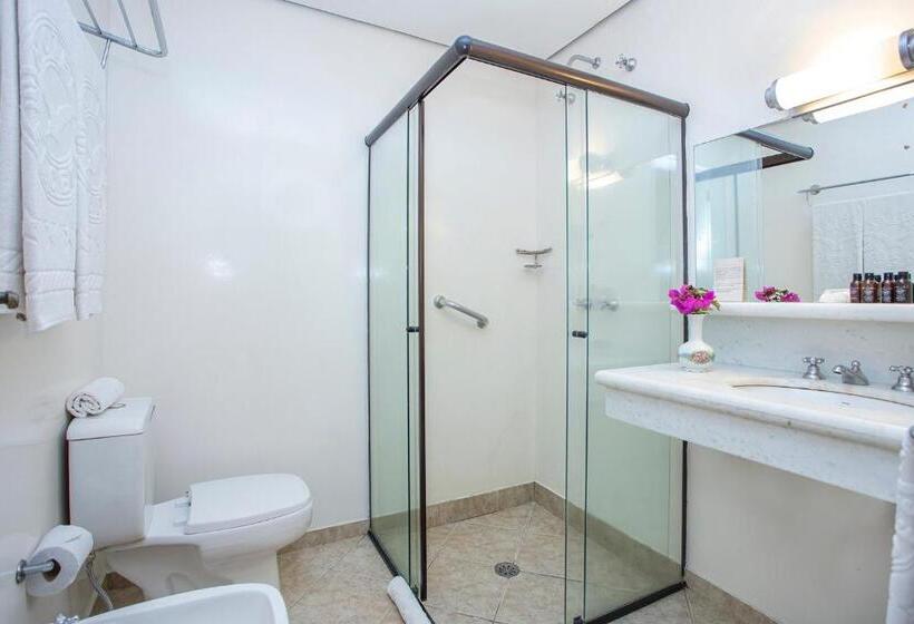 جناح مطلّ علي الحديقة, Mercedes