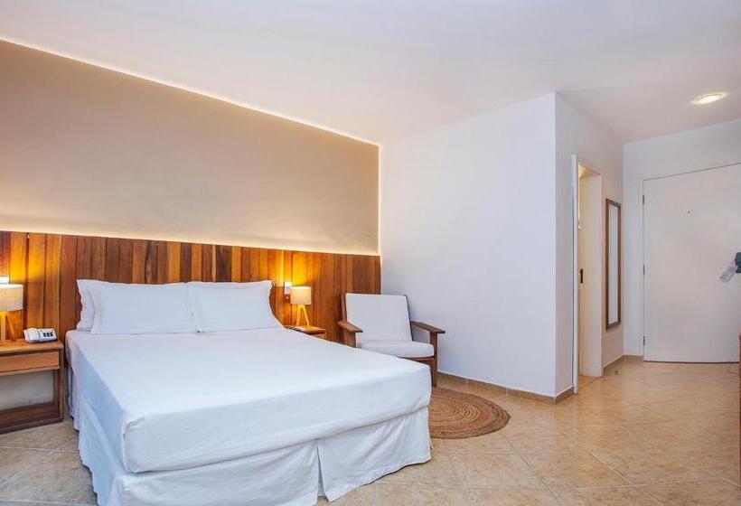 جناح مطلّ علي الحديقة, Mercedes