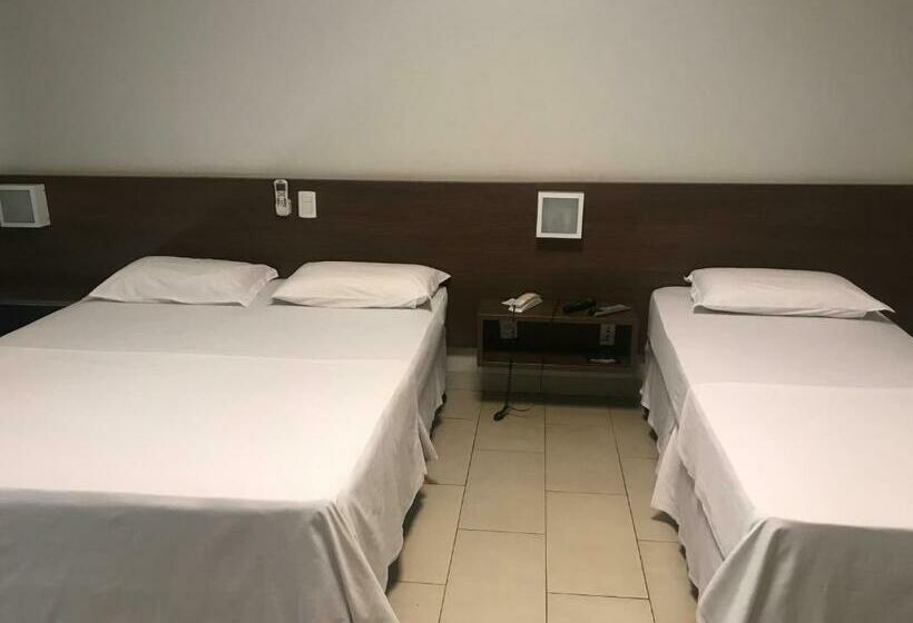 标准三人间, Oásis