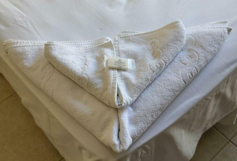 غرفة ديلوكس, Sadas