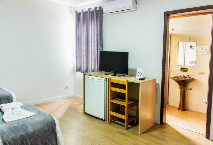 غرفة ديلوكس, Sadas