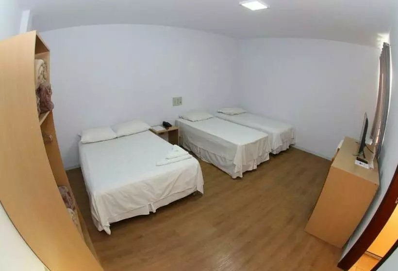 デラックスの4人部屋, Sadas