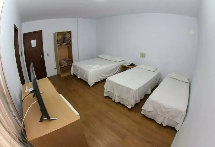 デラックスの4人部屋, Sadas