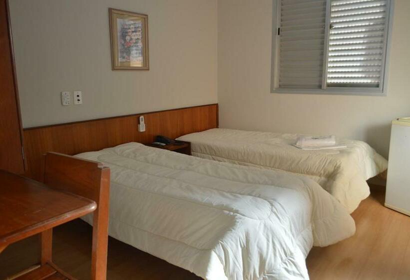 带共用浴室的标准房间, Chantilly