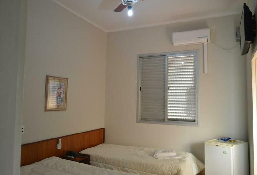 带共用浴室的标准房间, Chantilly