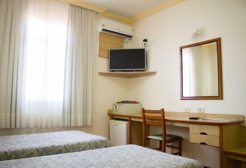 غرفة قياسية, Estação 101   Brusque