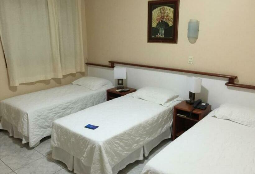 Quarto Triplo Deluxe, Fares Turis