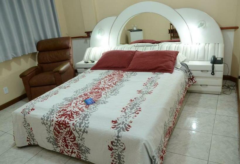 豪华单人间, Fares Turis