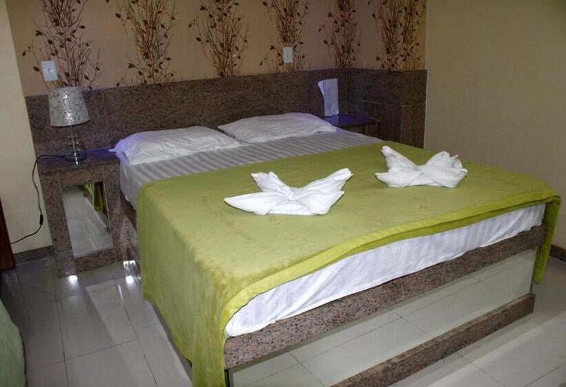 Quarto Triplo Standart, Farol Da Barra