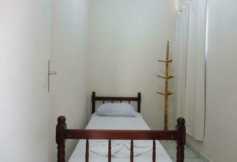 标准单人间共用浴室, Gringos