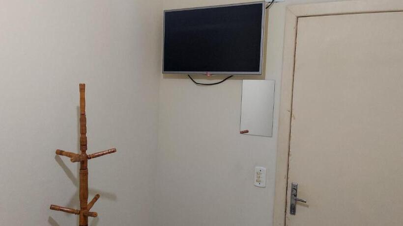 标准单人间共用浴室, Gringos