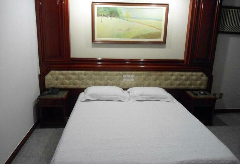 标准单人间, Maxim Plaza