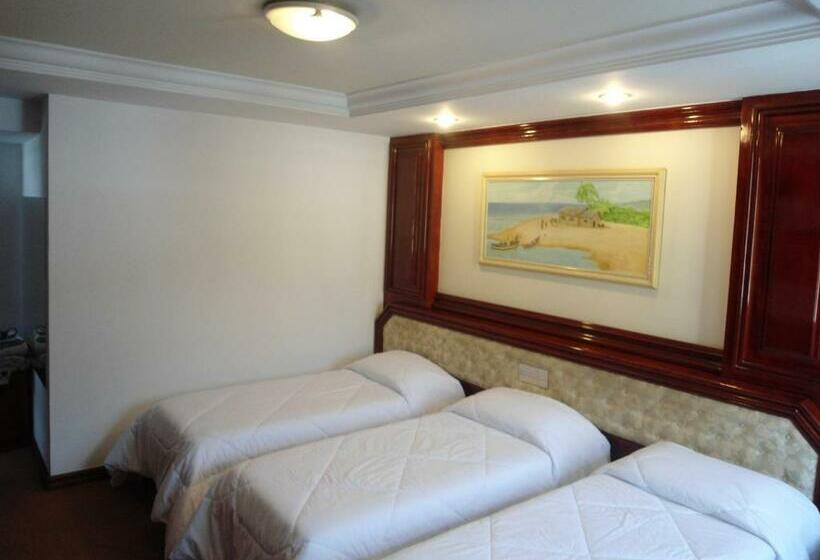 标准三人间, Maxim Plaza