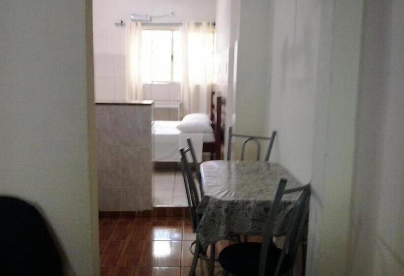 패밀리 룸, Jm Ferreira