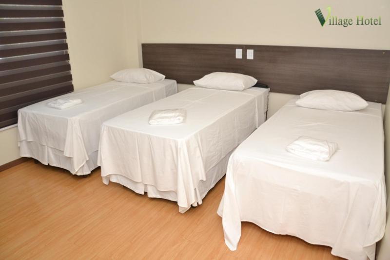 غرفة قياسية ثلاثية, Village