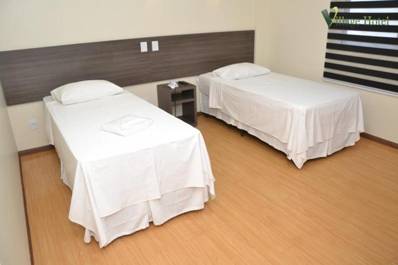 غرفة قياسية ثلاثية, Village