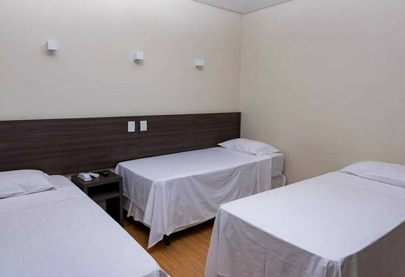 غرفة قياسية ثلاثية, Village