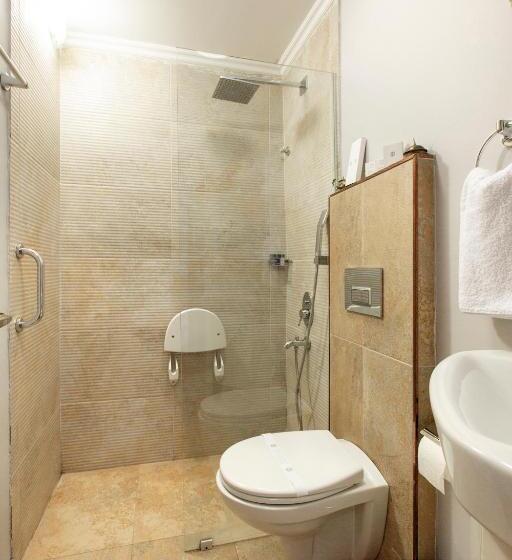 Economy Room, Queen Seagull Boutique