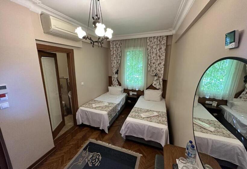 Economy Room, Queen Seagull Boutique