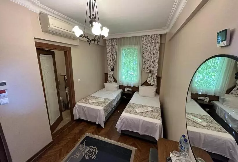 Economy Room, Queen Seagull Boutique