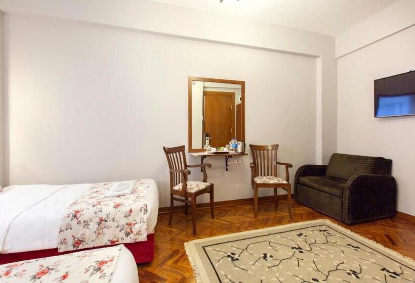 Economy Room, Queen Seagull Boutique