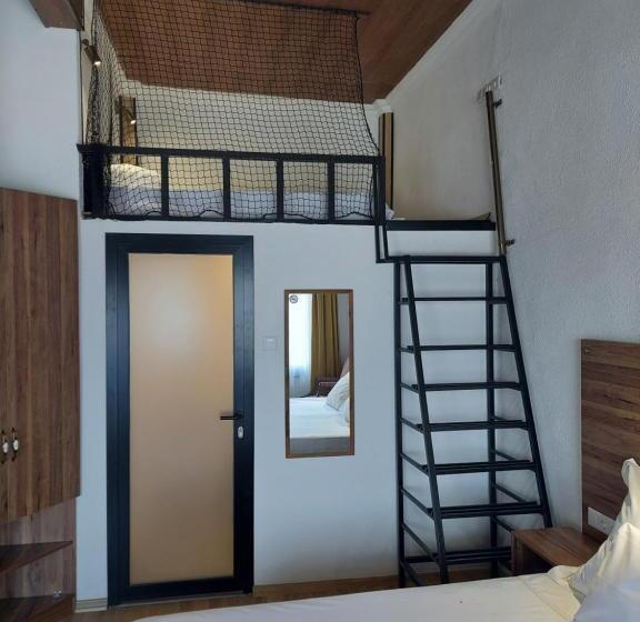 Superior Room King Size Bed, Queen Seagull Boutique