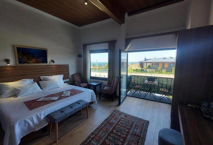 Superior Room King Size Bed, Queen Seagull Boutique