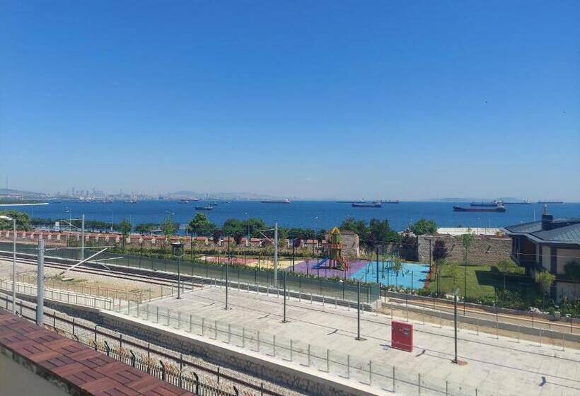 Superior Room with Terrace, Queen Seagull Boutique