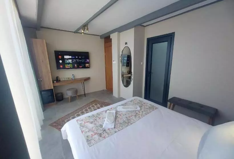 Superior Room with Terrace, Queen Seagull Boutique