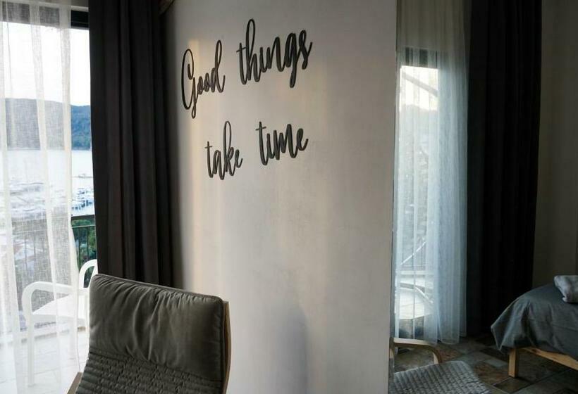 חדר סטנדרט נוף לים עם מרפסת, El Camino Hostel & Pub