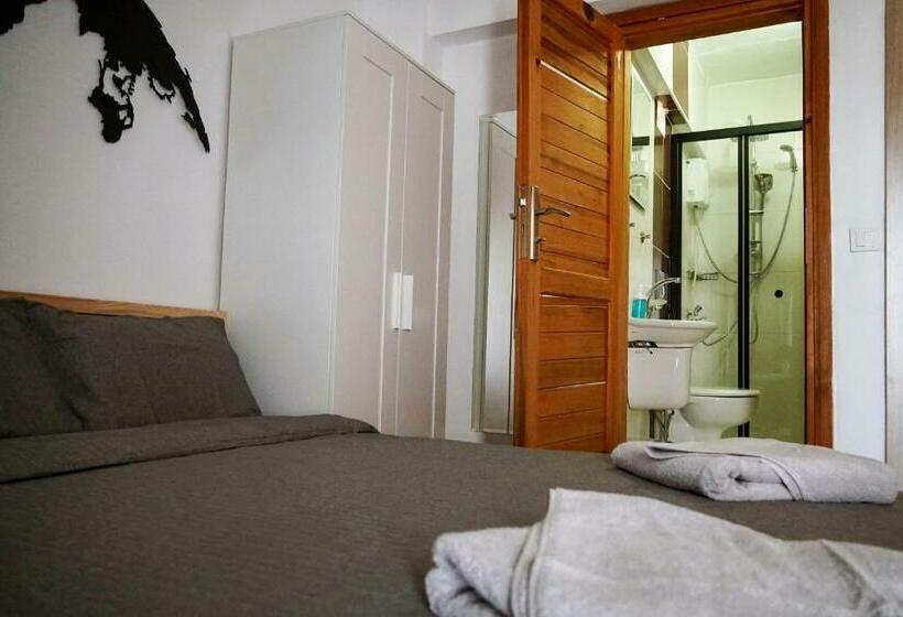 חדר סטנדרט נוף לים עם מרפסת, El Camino Hostel & Pub