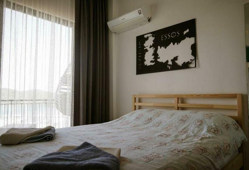 חדר סטנדרט נוף לים עם מרפסת, El Camino Hostel & Pub