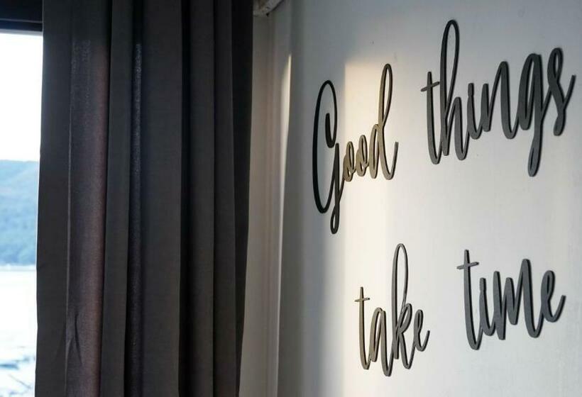 חדר סטנדרט נוף לים עם מרפסת, El Camino Hostel & Pub