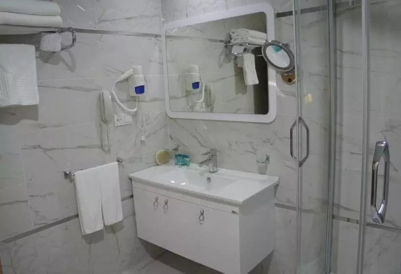 Camera Tripla Standard, Ahsaray
