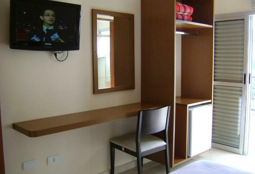 Четырехместный Номер Стандарт с Балконом, Cathedral