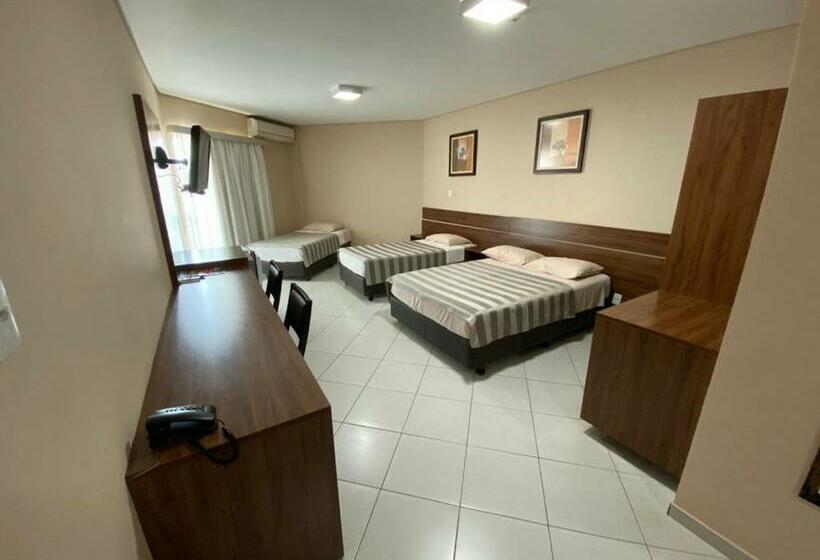 חדר אקונומי לשלושה, Flamboyant Suite