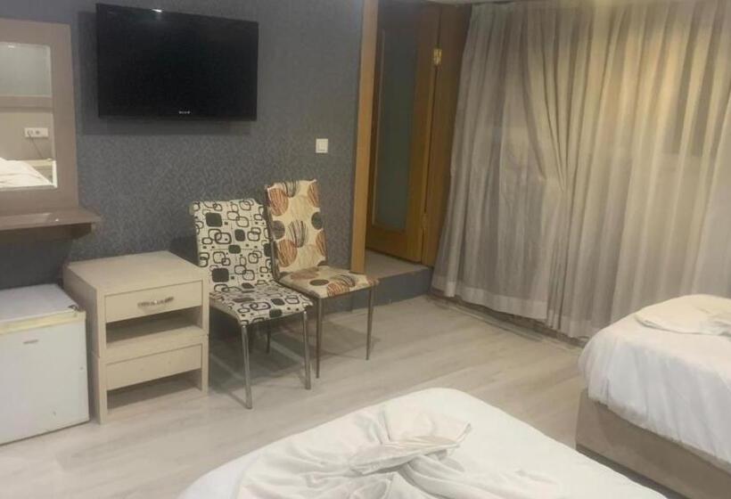 Chambre Triple Standard avec Balcon, Fly