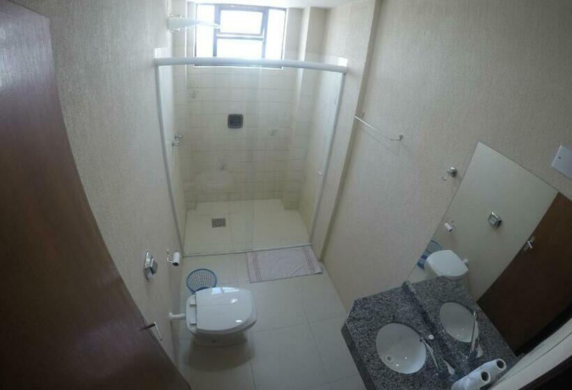 غرفة قياسية ثلاثية, Moura Palace