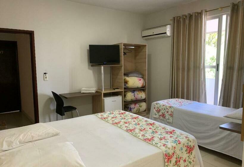 غرفة قياسية رباعية, Moura Palace