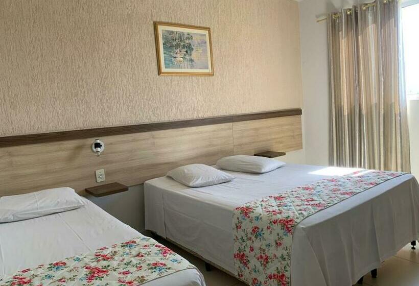 غرفة قياسية ثلاثية, Moura Palace