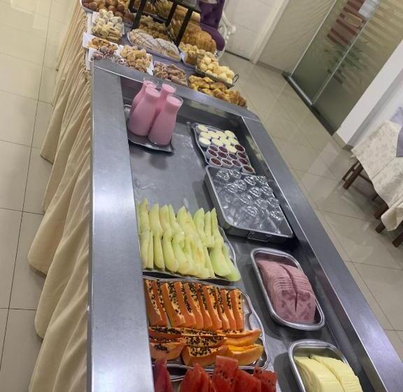 غرفة قياسية, Moura Palace