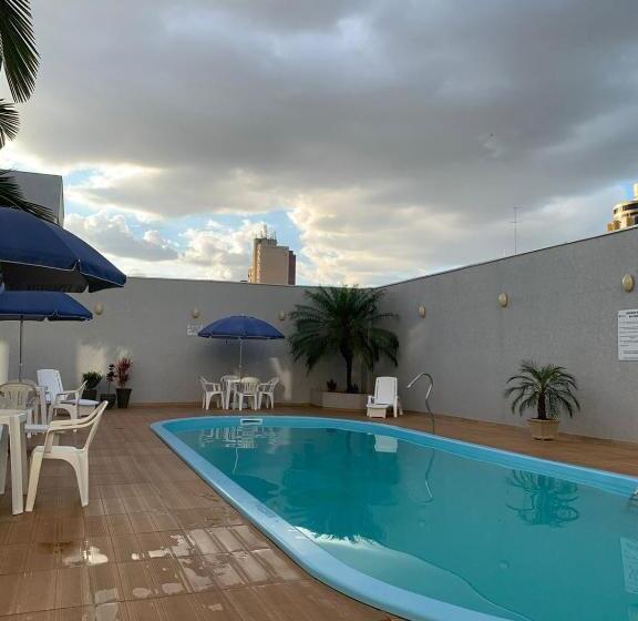 غرفة قياسية, Moura Palace