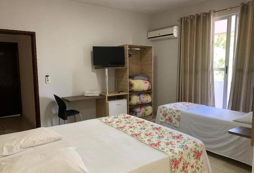 غرفة قياسية ثلاثية, Moura Palace