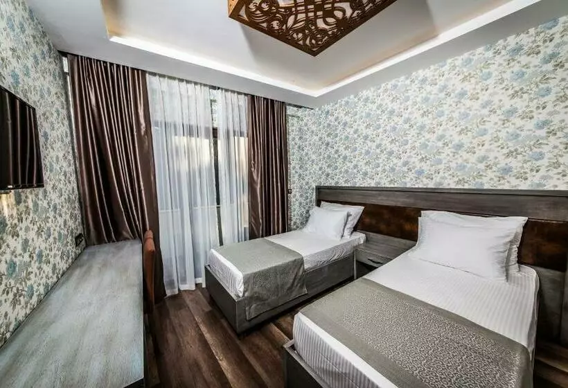 اتاق استاندارد با چشم‌انداز کوهستان, My Green Boutique
