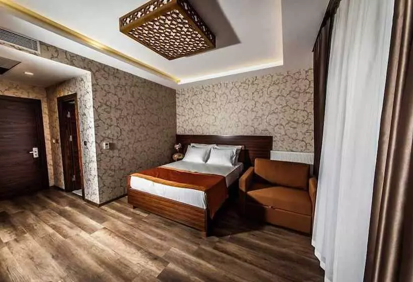 اتاق لوکس با چشم‌انداز استخر, My Green Boutique