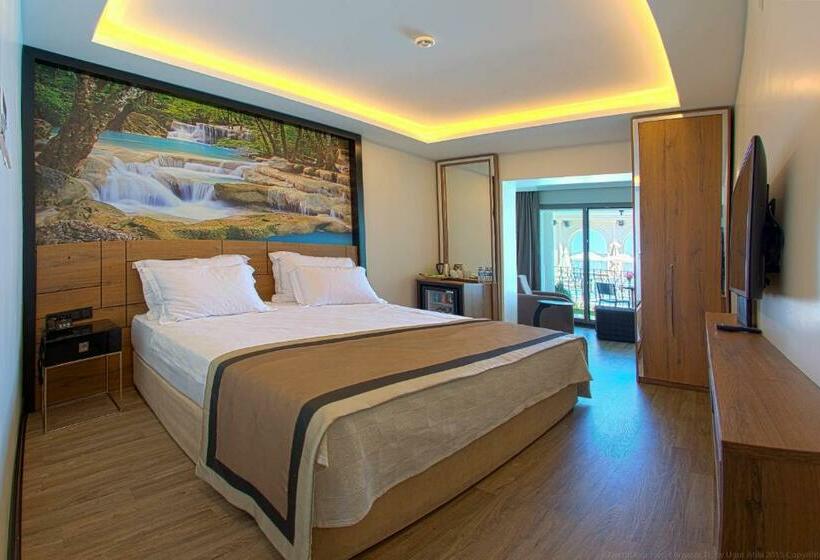 اتاق لوکس با چشم‌انداز دریا, Northdoor