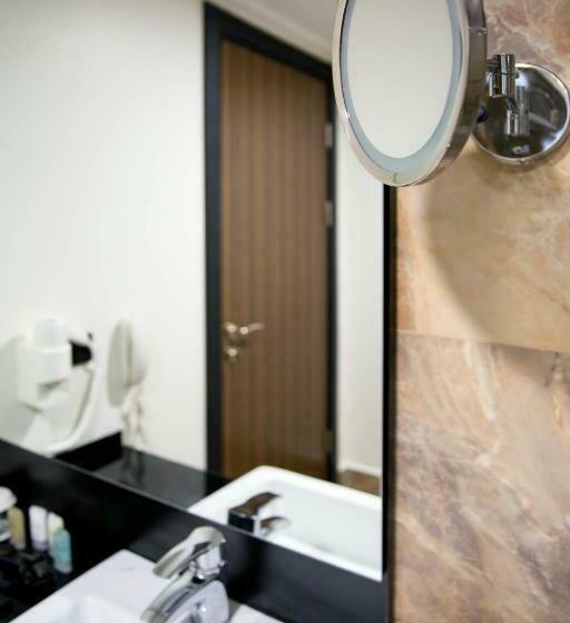 غرفة قياسية, Northdoor