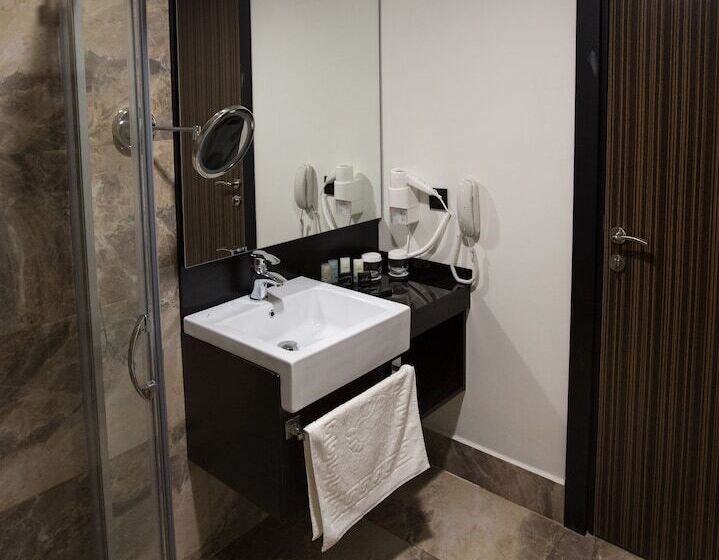 غرفة قياسية, Northdoor